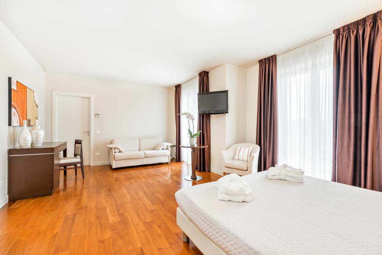 Hotel & Residence Exclusive Marina Di Carrara Exterior photo